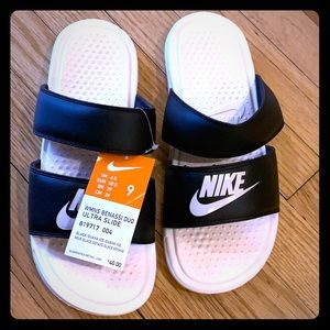 Woman’s Benassi Ultra Slides